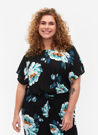 Kortermet viskosebluse med blomstermønster, Black Big Flower, Model