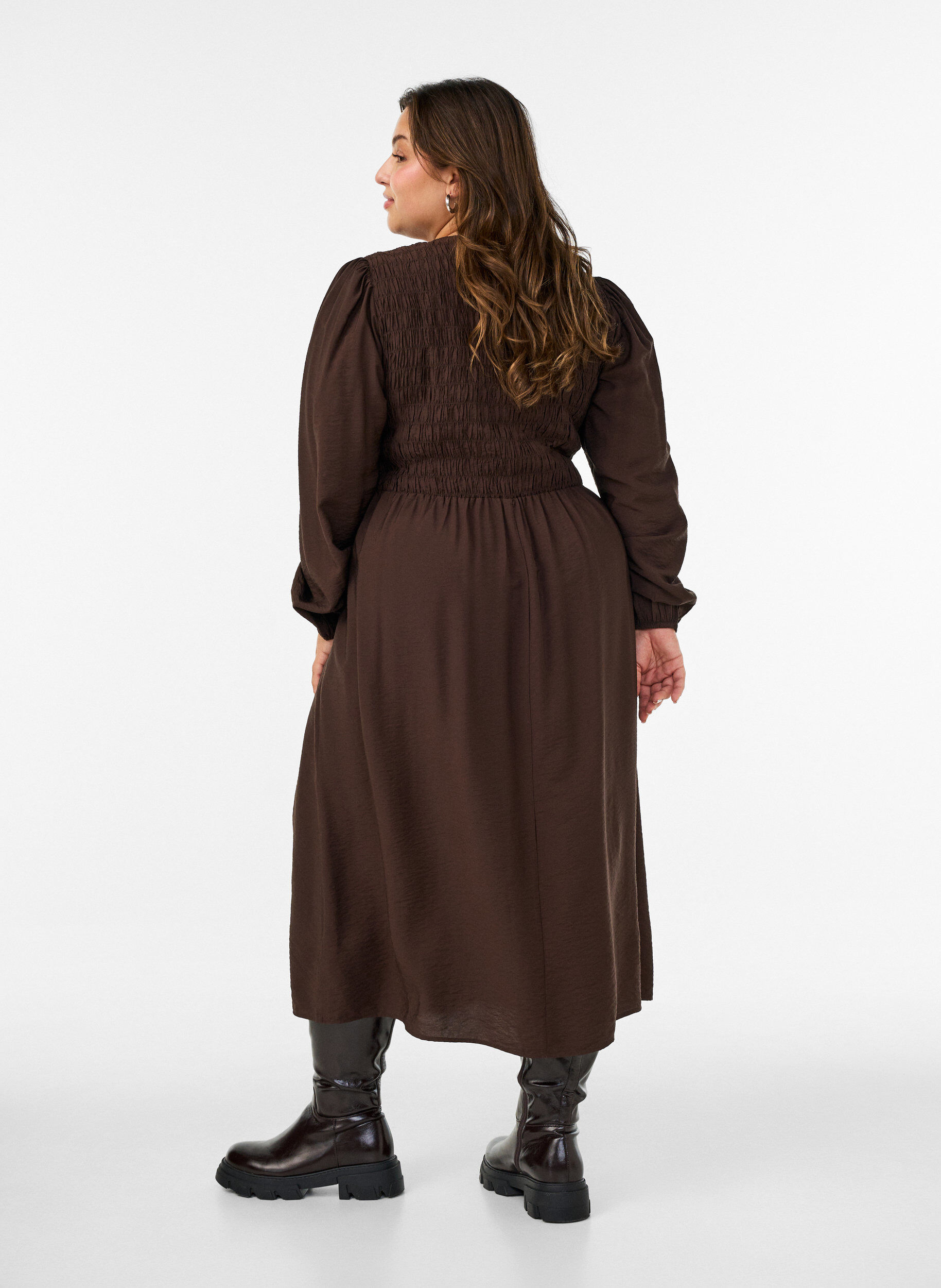 ZizziMidikjole i viskose med smocking, Brun, Model image number 2