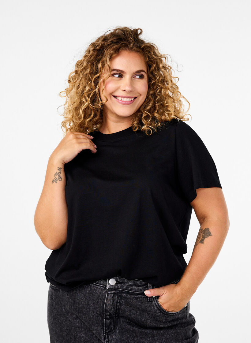 Basic T-skjorte i bomull med rund hals, Svart, Model image number 0