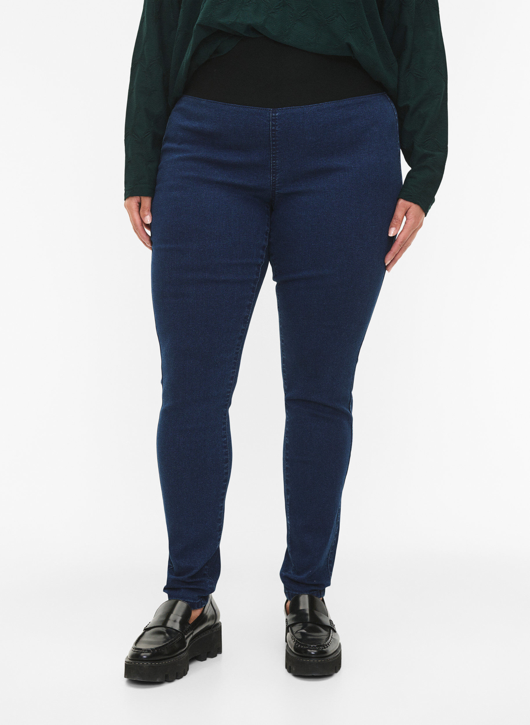 Zizzi FLASH - Jeggings med bred strikk i midjen, Bl&aring;, Model image number 2