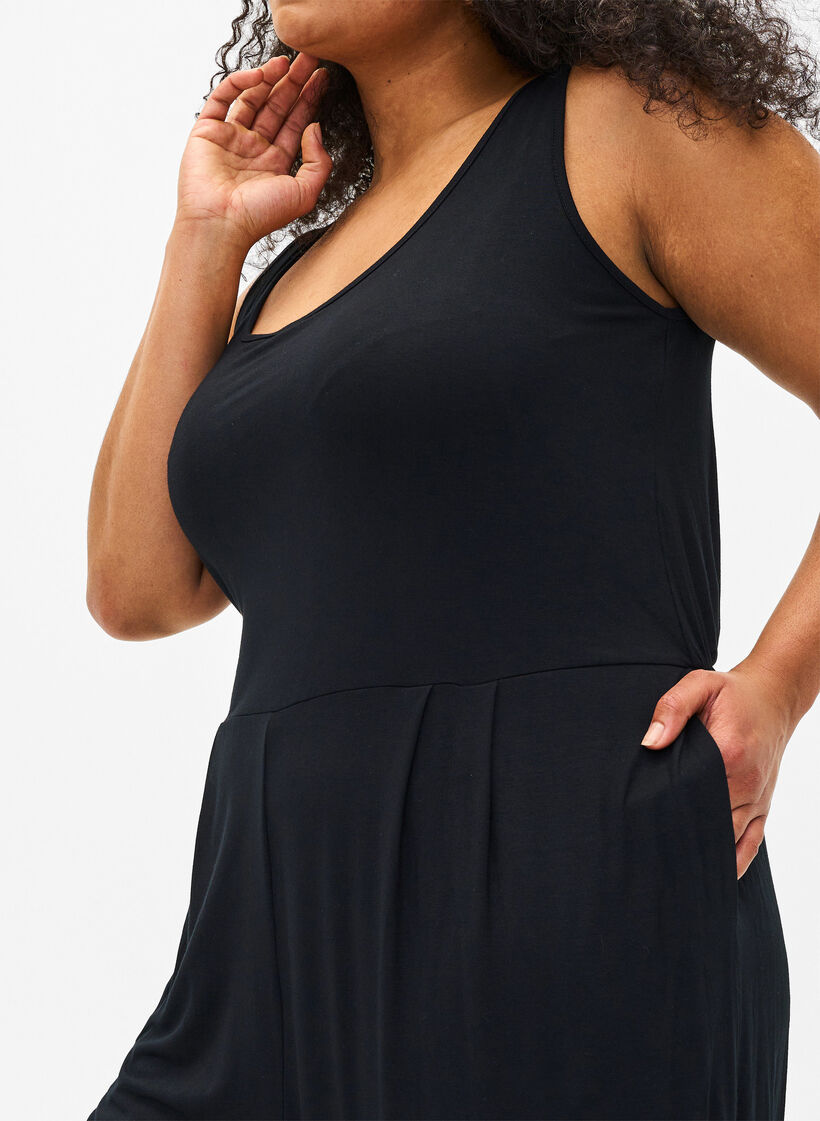 Ermeløs jumpsuit med lommer, Black, Model image number 2
