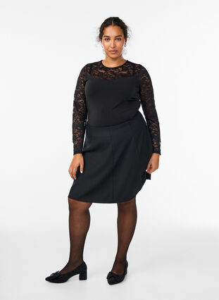 Zizzi Fitted kropp med blonder ermer, Svart, Model image number 1