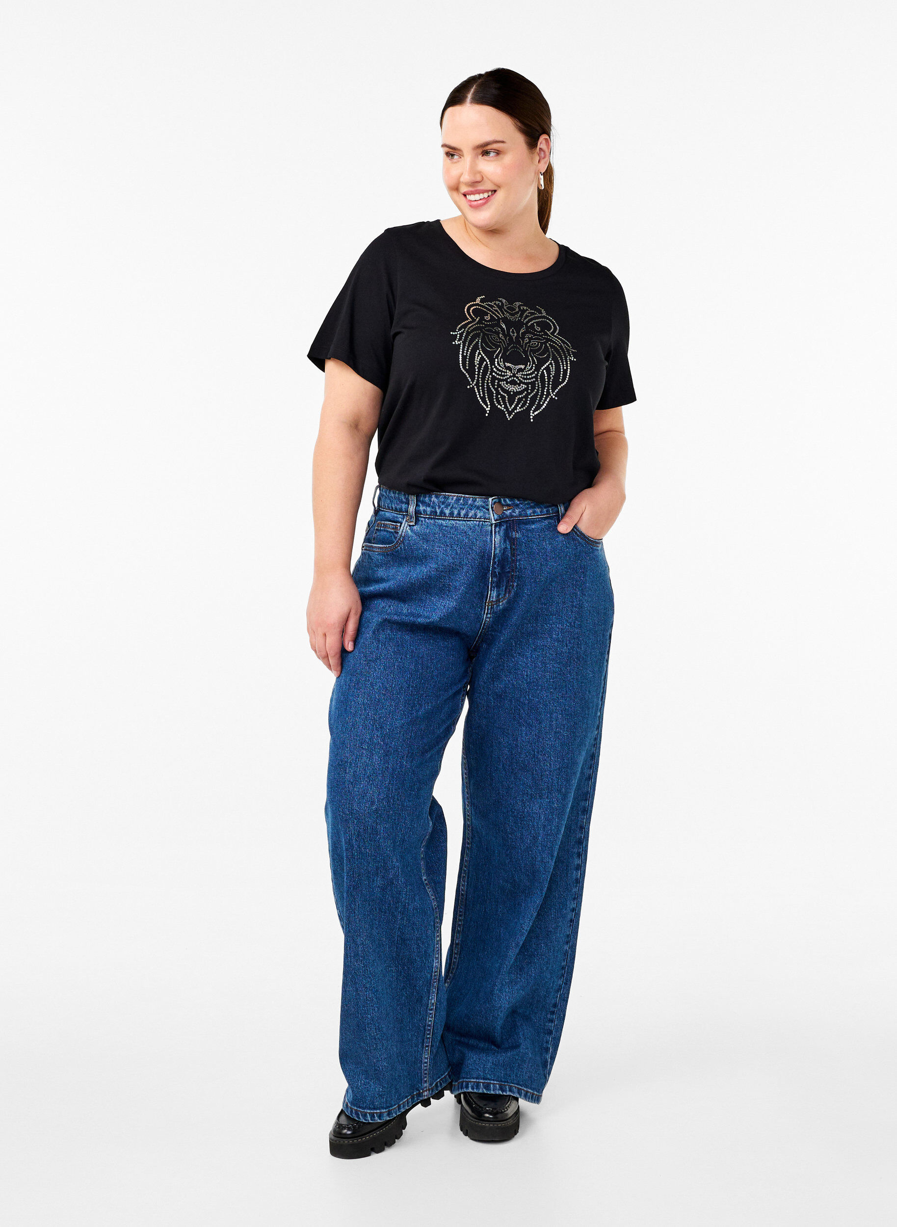 Zizzi T-skjorte i bomull med trykk, Black w. Silverlion, Model image number 2