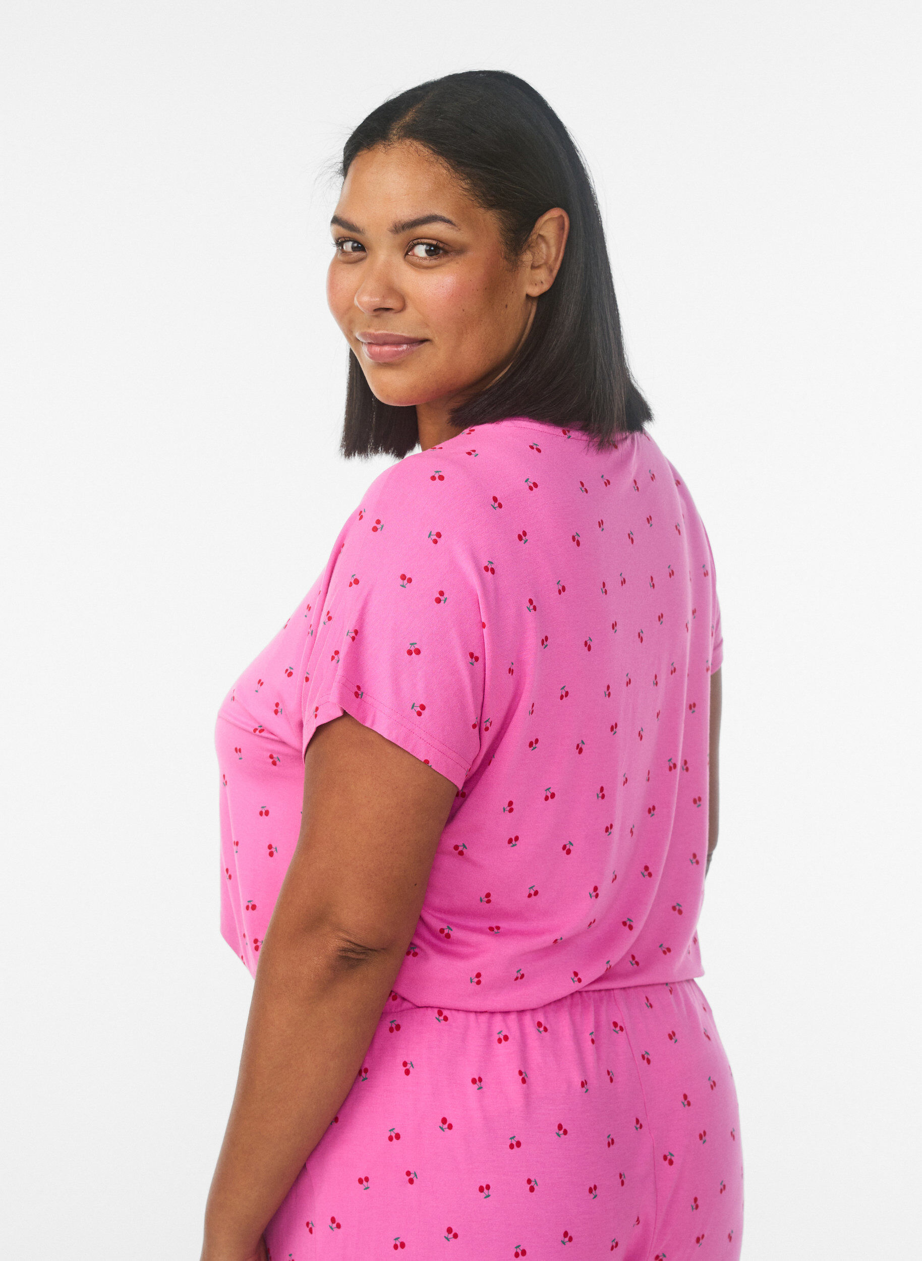 Zizzi Pyjamashorts i viskosejersey med et heldekkende trykk, Rosa, Model image number 2