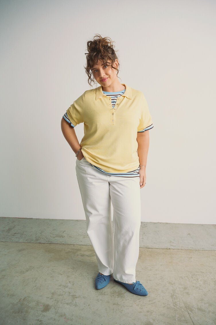 Strikkede poloskjorter i lyse farger, , Model