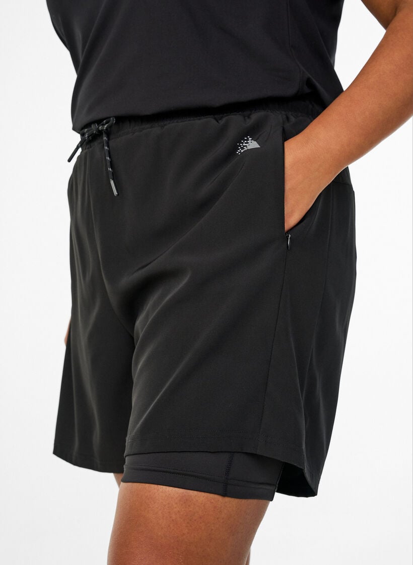 Treningsshorts med innershorts og en lomme til telefonen, Svart, Model image number 3