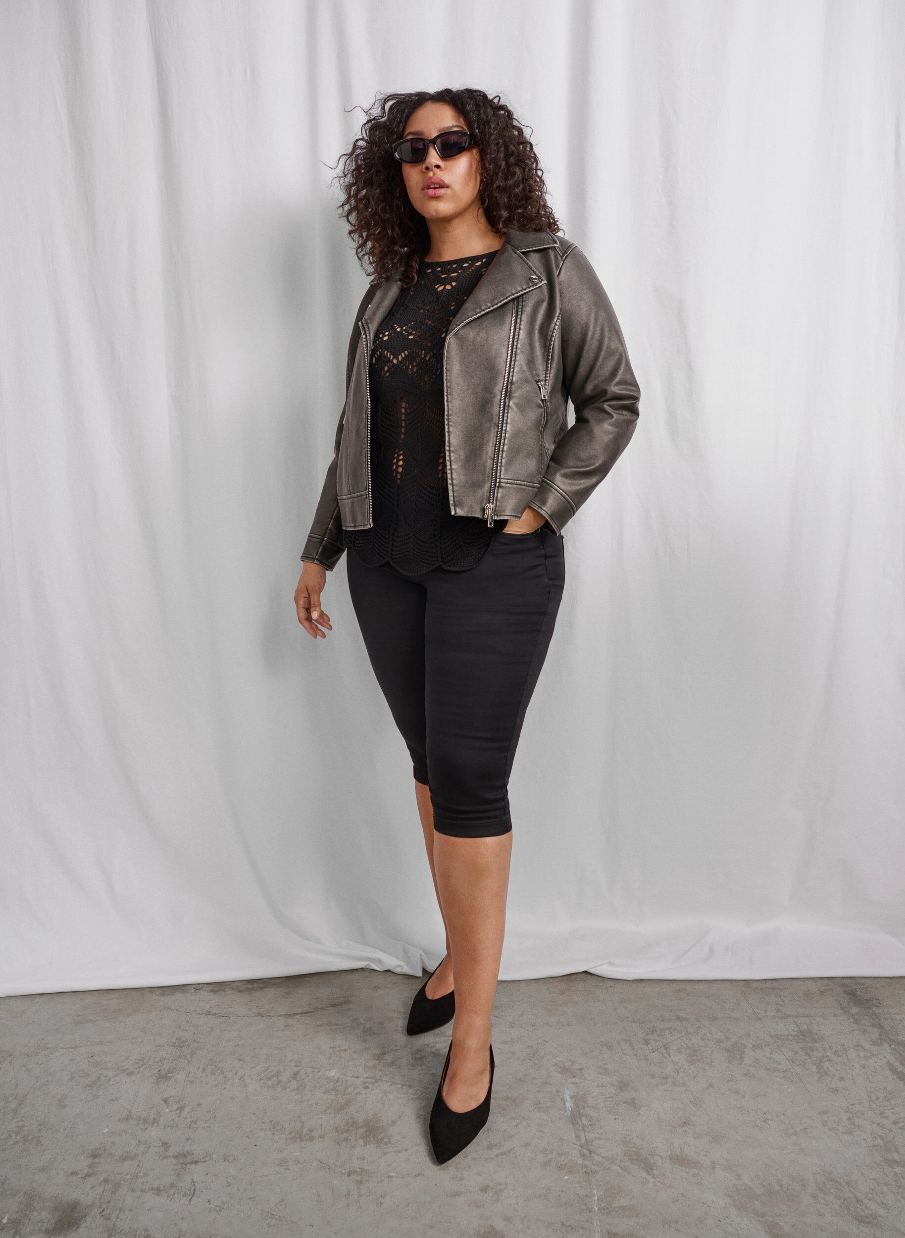 Zizzi Strikket bluse med hullm&oslash;nster, Black, Image image number 0