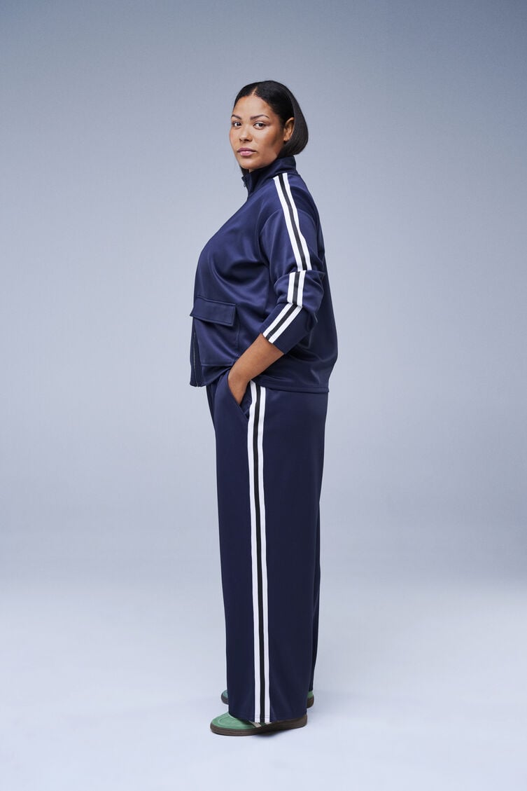 Treningssett med sporty striper, , Model