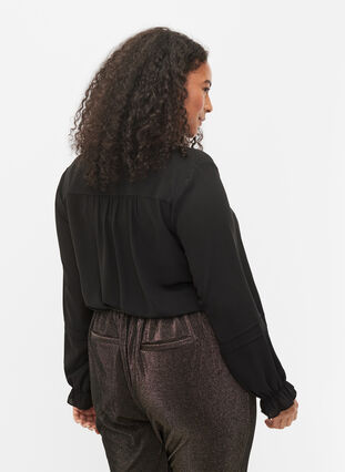 Bluse med lange ermer og knappelukking, Black, Model image number 1