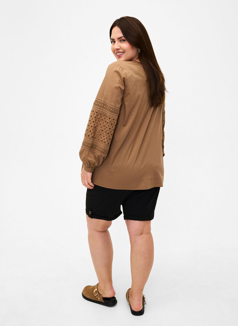 Chinoshorts med lommer, Black, Model image number 1