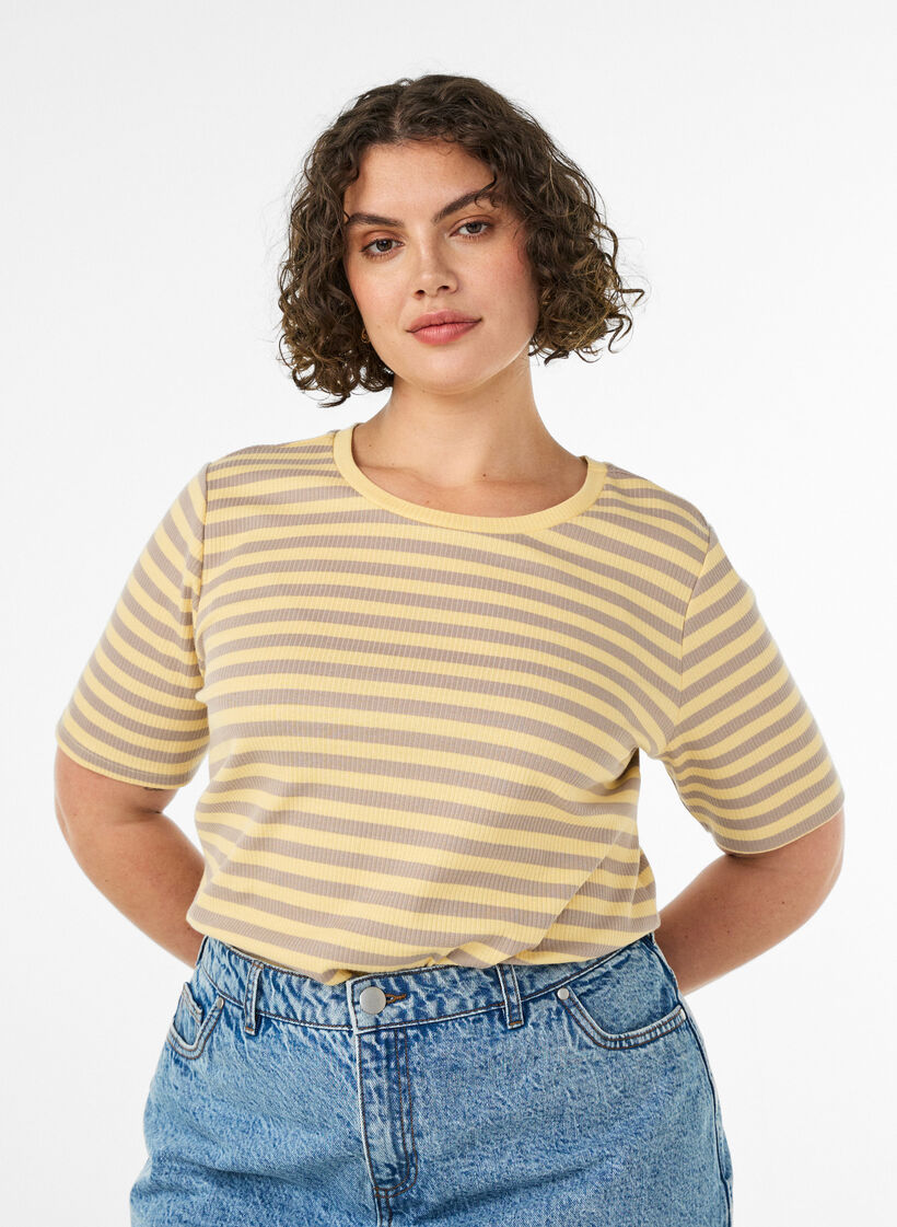 T-shirt med striper og ribbestrikket struktur, Gul, Model image number 0