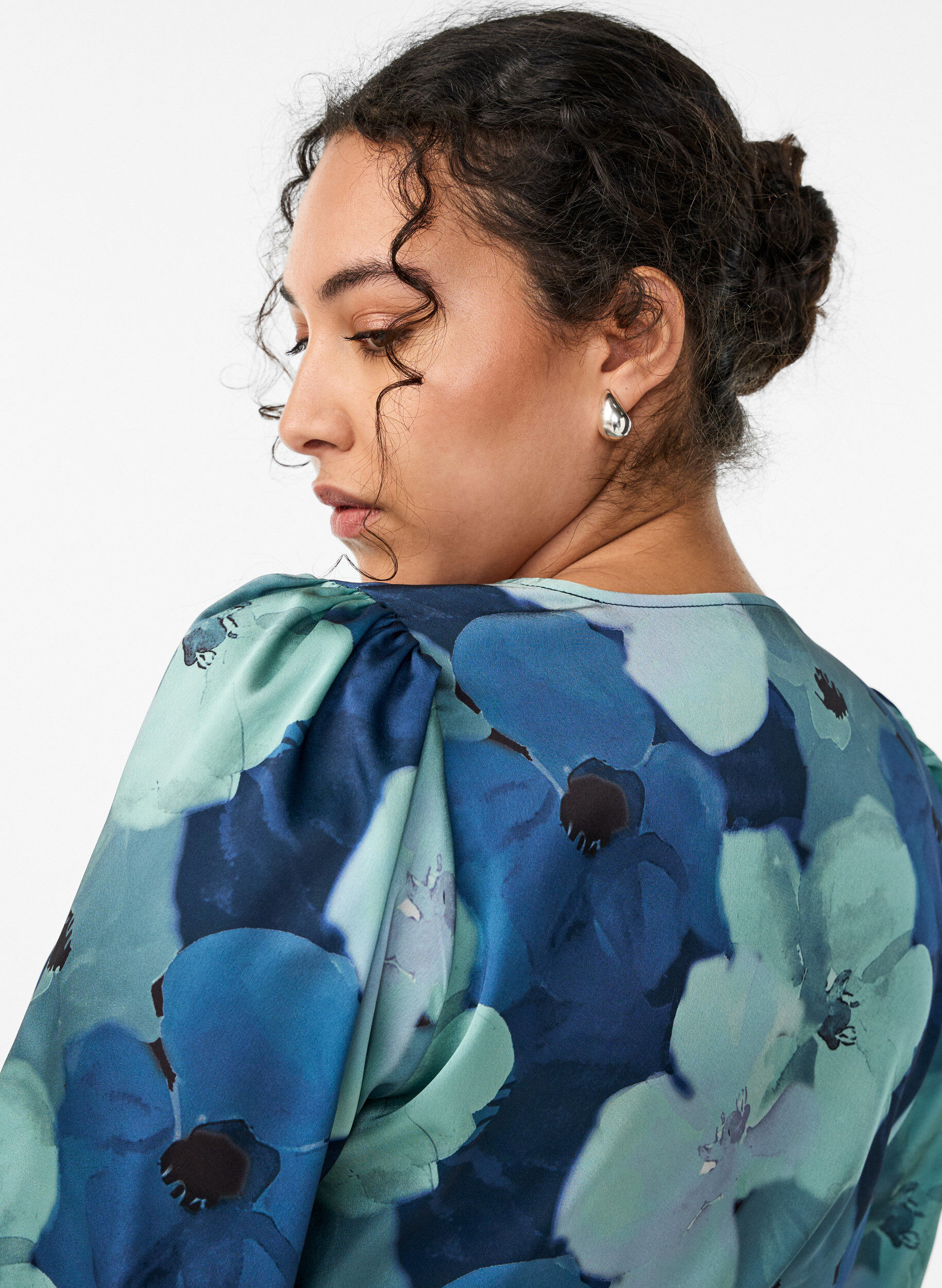 Zizzi Blomstret omslagskjole med 3/4 ermer, Mixed colours, Model image number 3