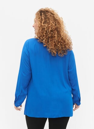 Ensfarget skjorte med v-hals, Princess Blue, Model image number 1