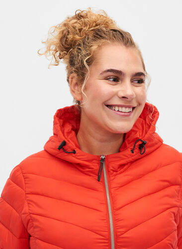 Lettvektsjakke med hette, Fiery Red, Model image number 2
