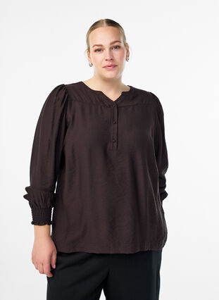 Zizzi Viskosebluse med smock og rynkede detaljer, Brun, Model image number 0