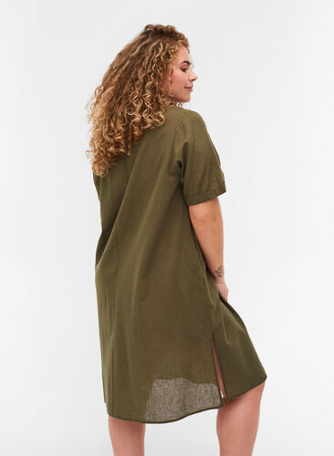 Zizzi Kortermet kjole i bomullsmiks med lin, Ivy Green, Model image number 1
