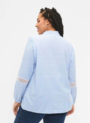 Skjortebluse med volang krage og heklet bånd, Marina W. Stripe, Model image number 1