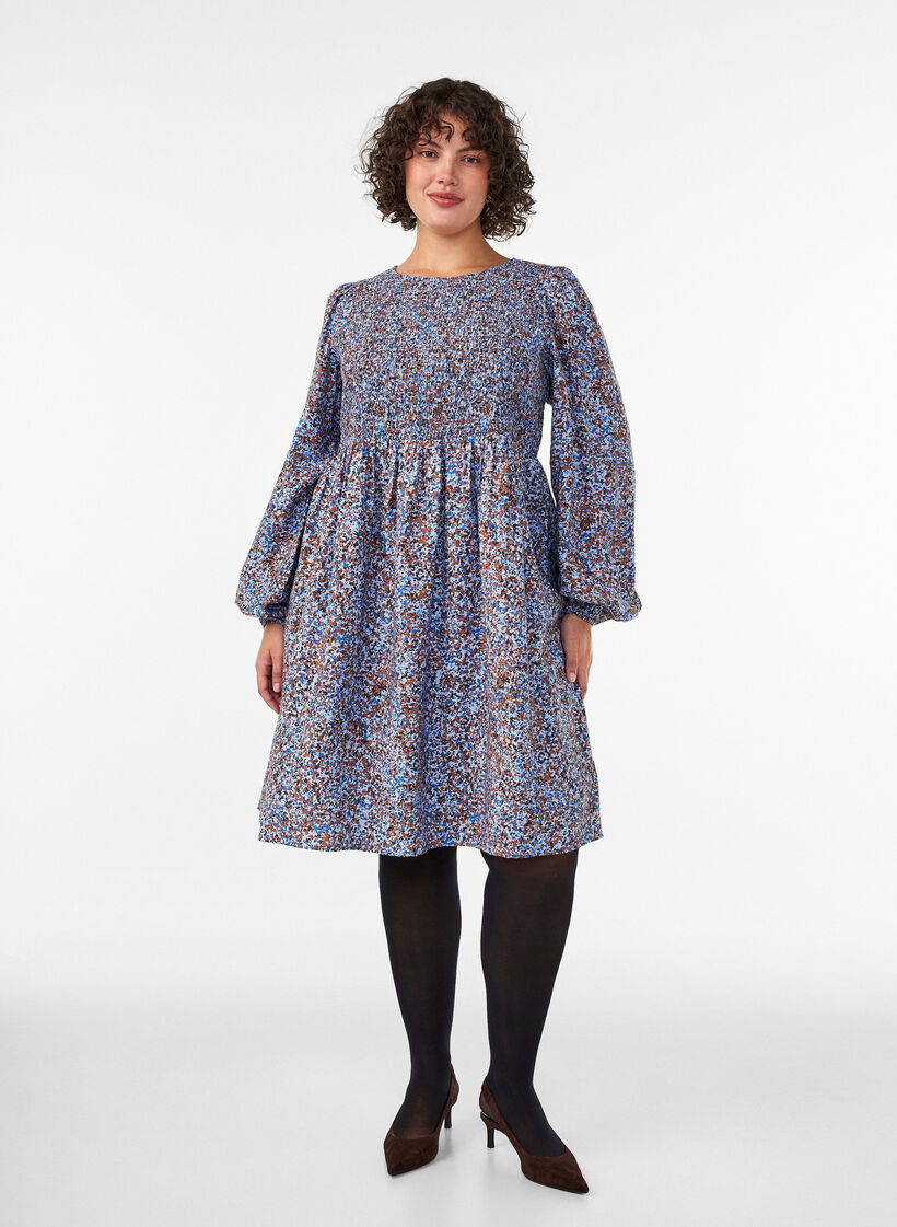 Viskosekjole med smock og heldekkende m&oslash;nster, Bl&aring;, Model image number 1