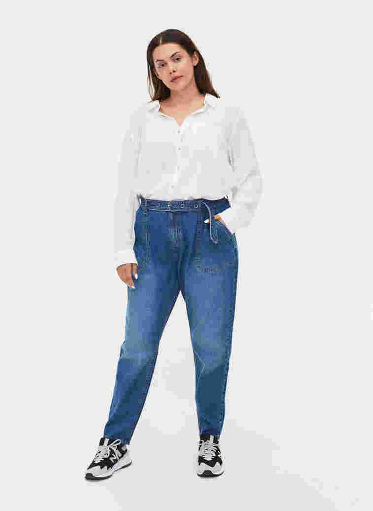 Jeans med høyt liv og belte, Blue denim, Model image number 0