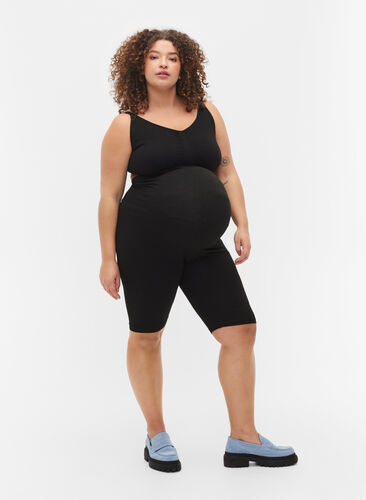 Zizzi Tettsittende gravidshorts i bomull, Svart, Model image number 1