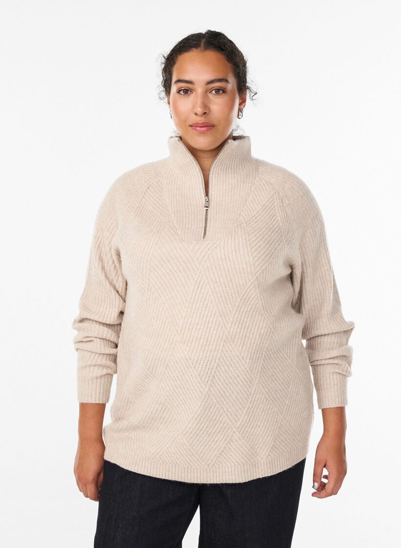 Strikket genser med høy hals og harlekintrykk, Beige, Model image number 0