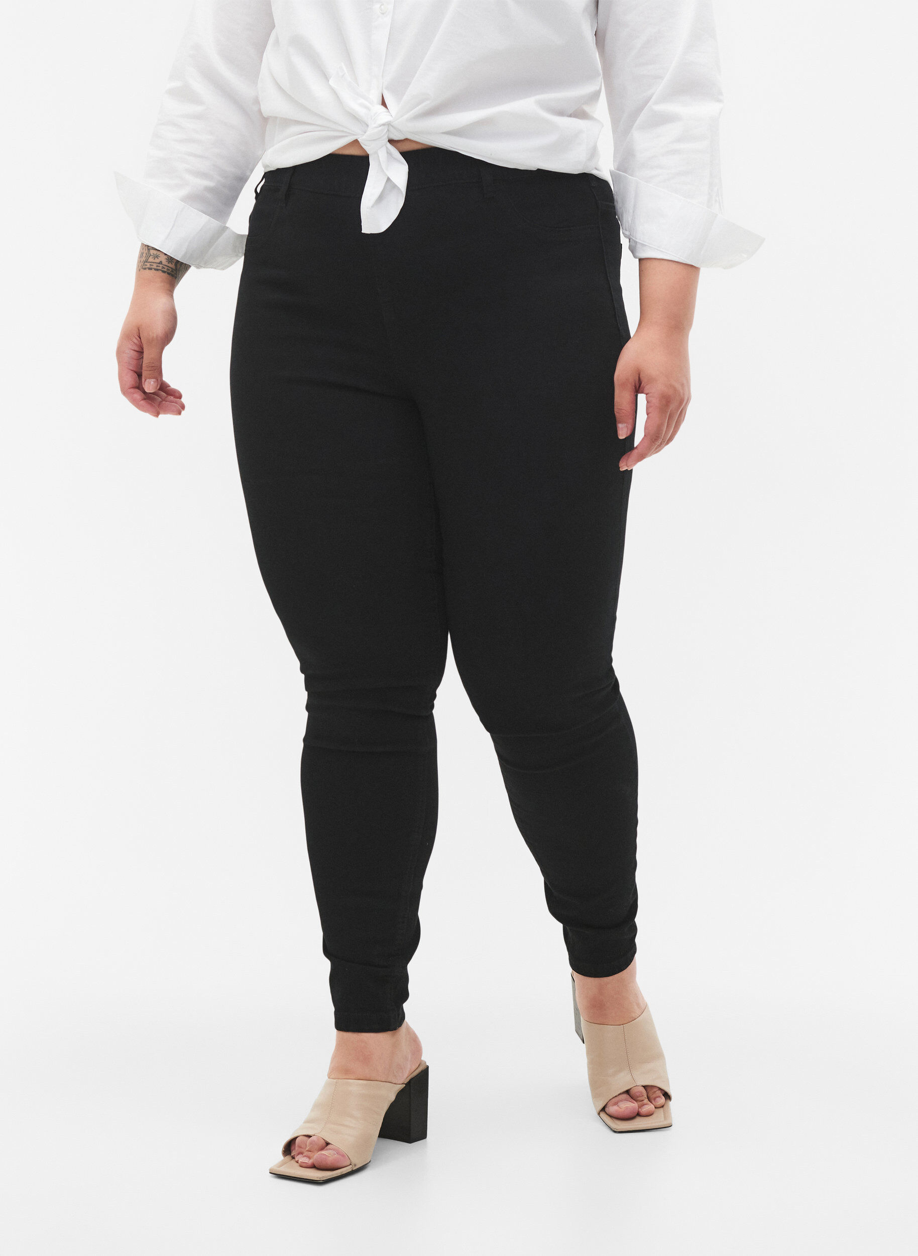 Zizzi Jeggings med baklommer, Black, Model image number 2