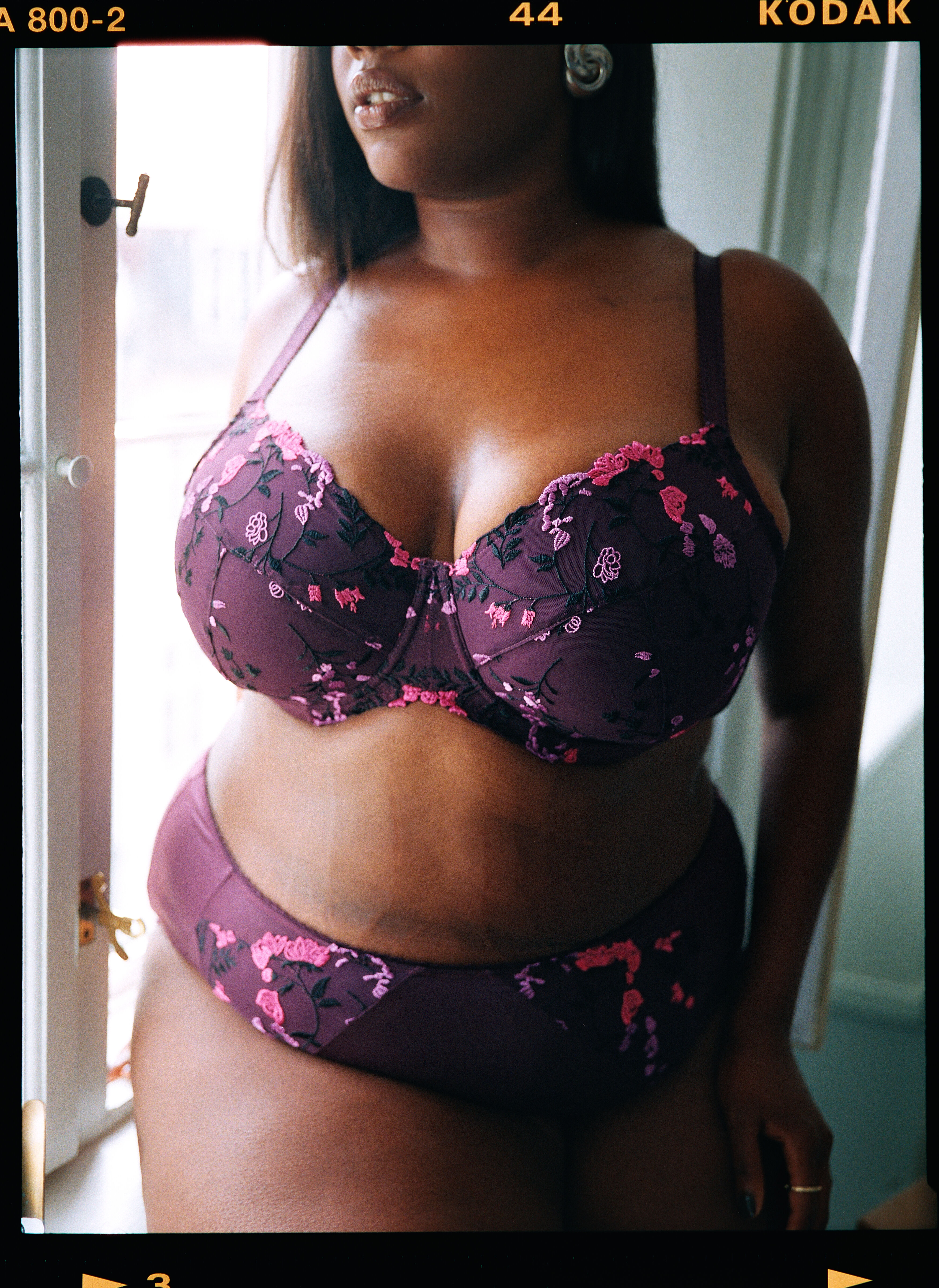 Zizzi Blomsterdetaljer  , , Model