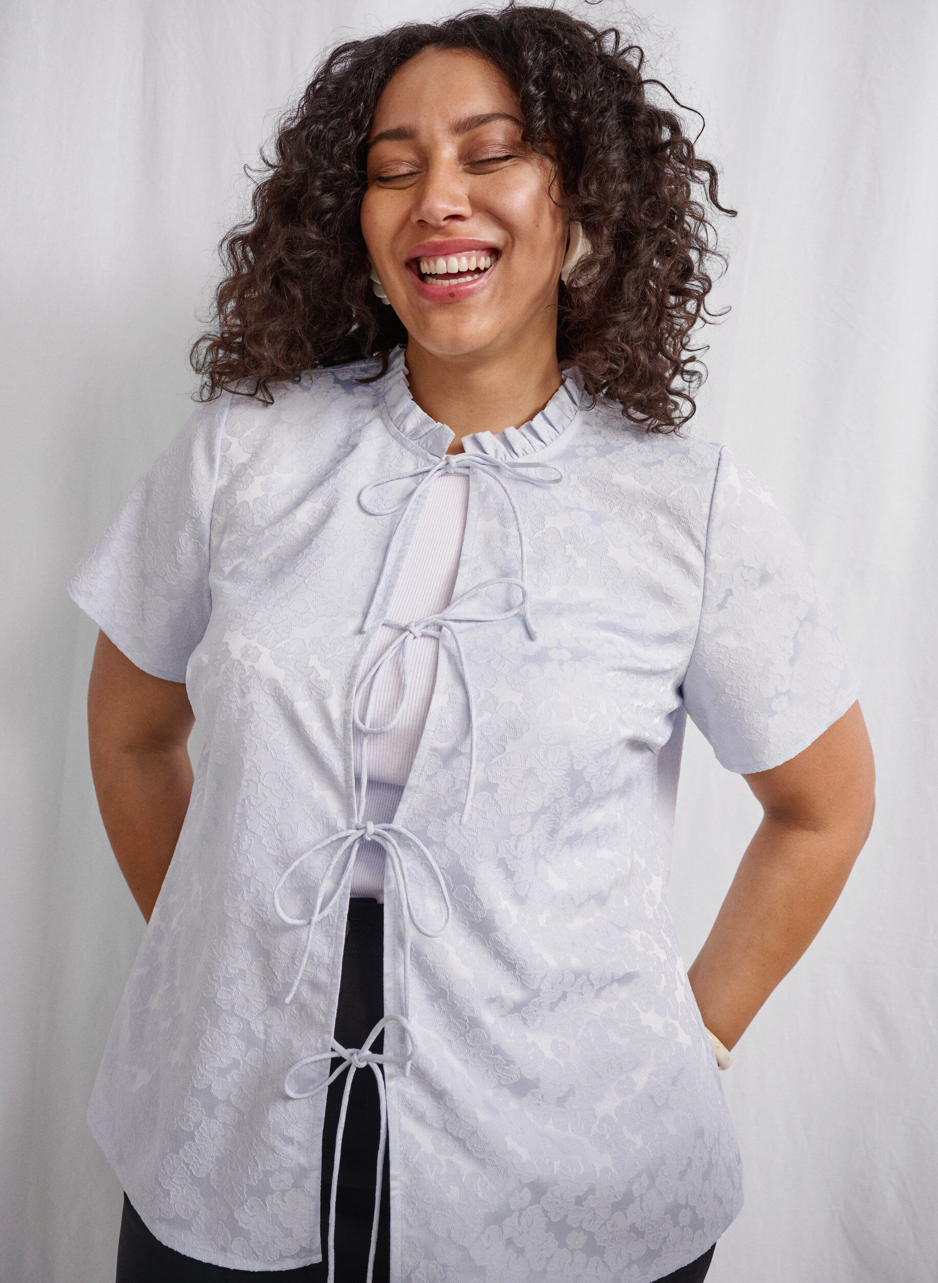 Zizzi Kortermet jacquardbluse med b&aring;nd, Bl&aring;, Image image number 0