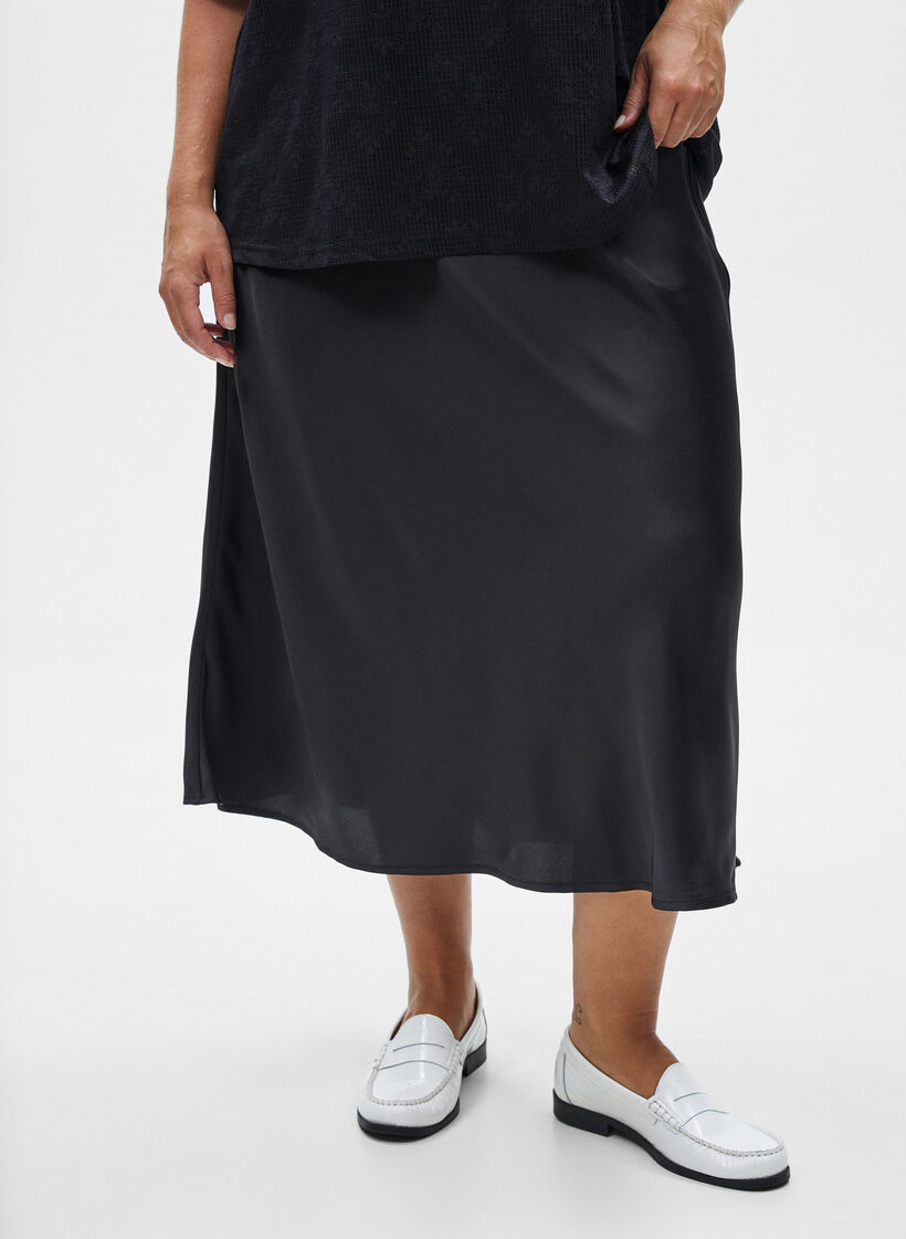Midiskj&oslash;rt i sateng, Svart, Model image number 3