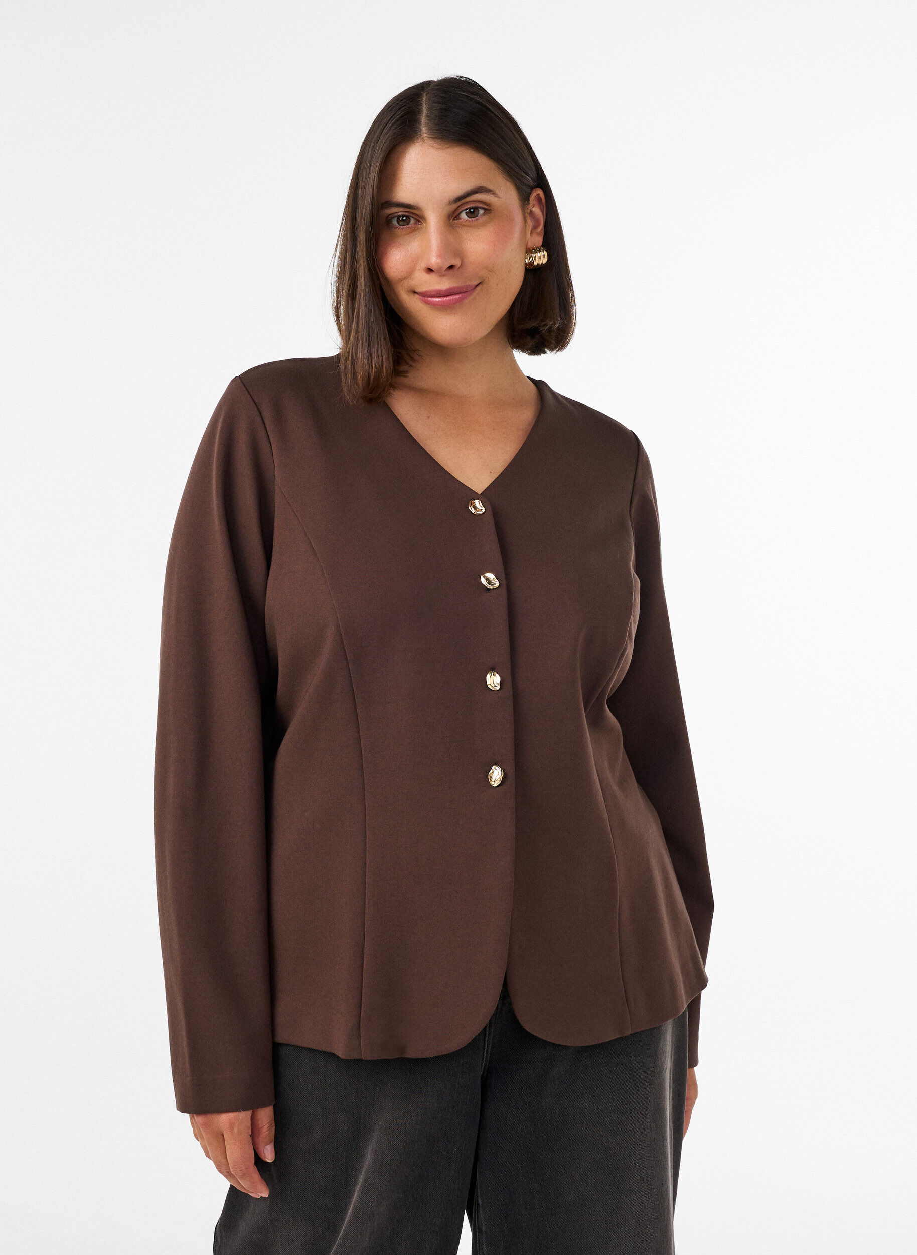 Figurn&aelig;r jerseycardigan med dekorative knapper, Brun, Model