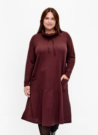 Jerseykjole med høy hals og lommer, Fudge, Model