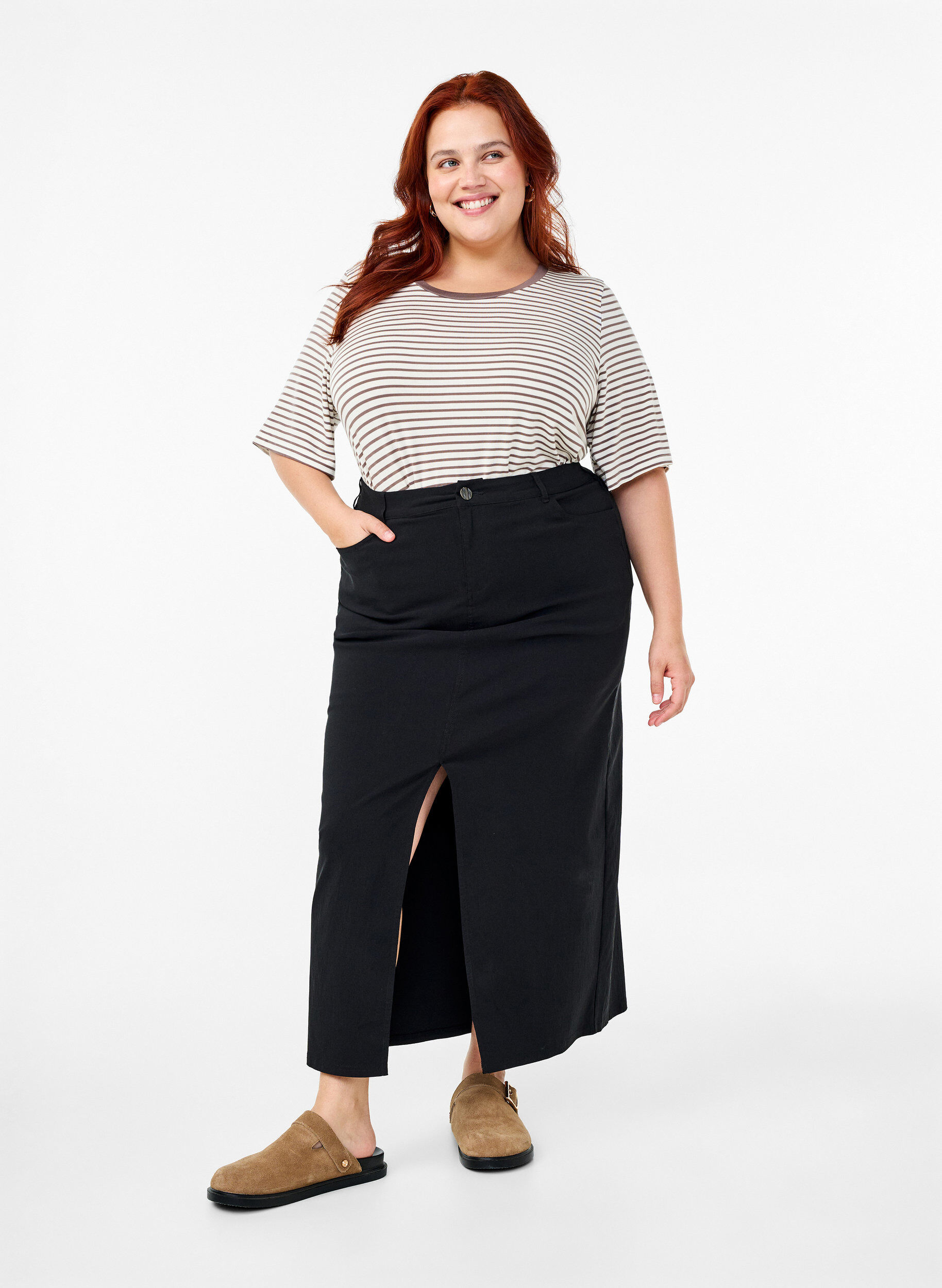 Zizzi Stripete T-skjorte i lyocell med rund hals, Brun, Model image number 1