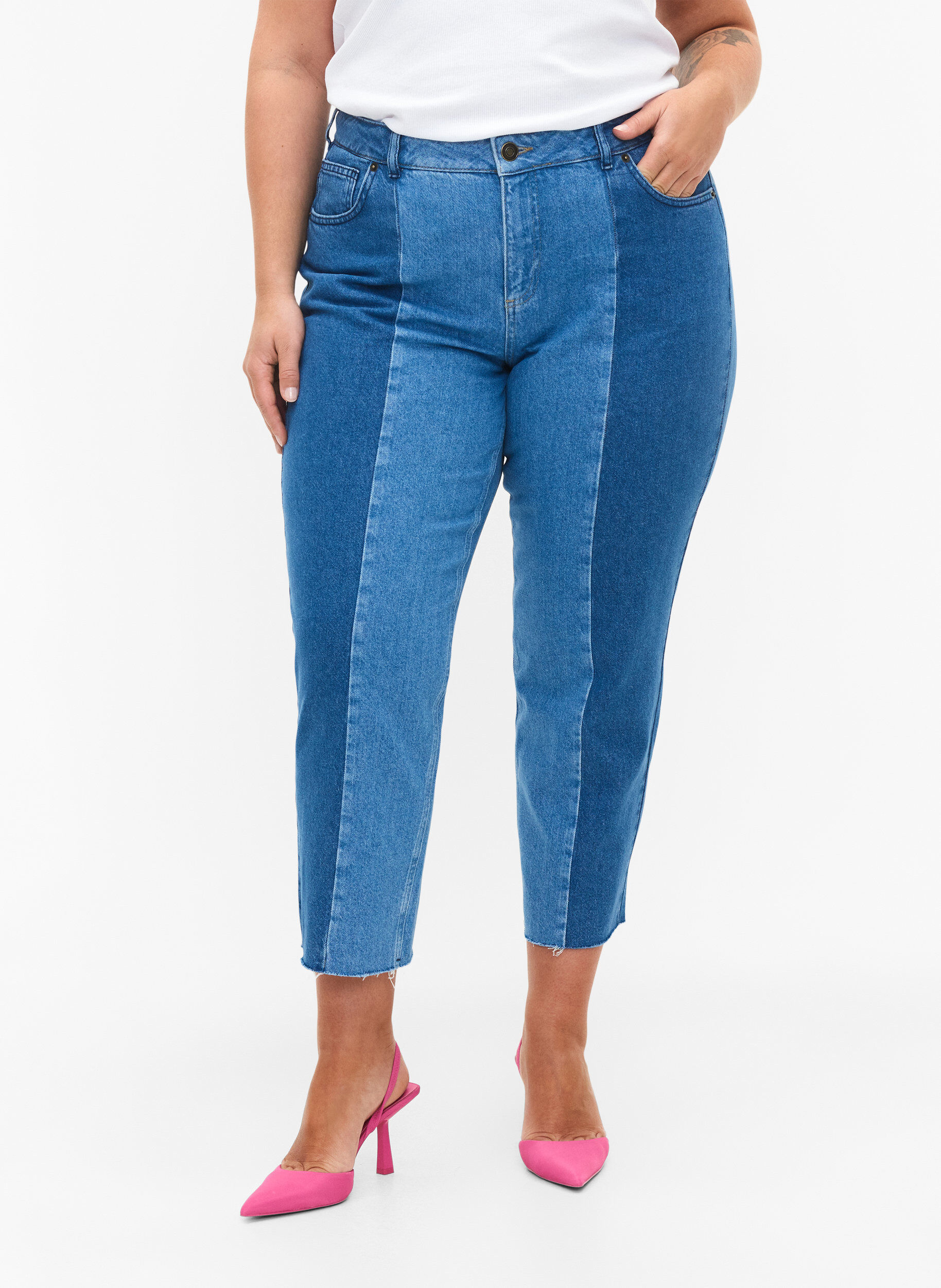 Zizzi Cropped Vera jeans med colorblock, Blue denim, Model image number 3