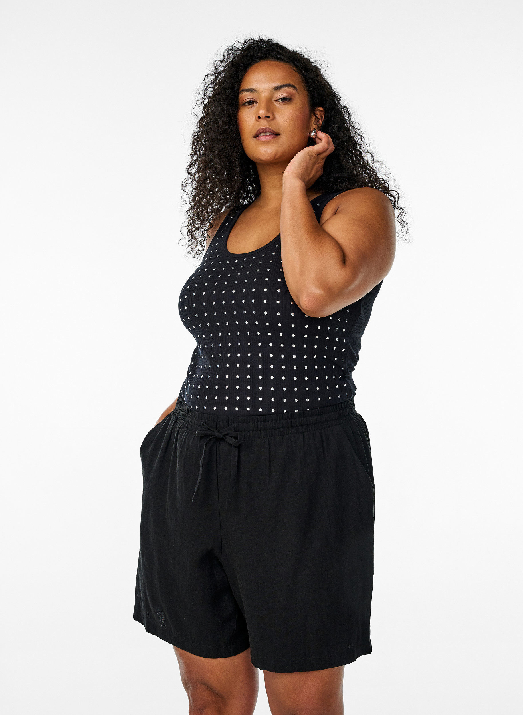 Zizzi L&oslash;se shorts i lin og viskose, Svart, Model image number 0