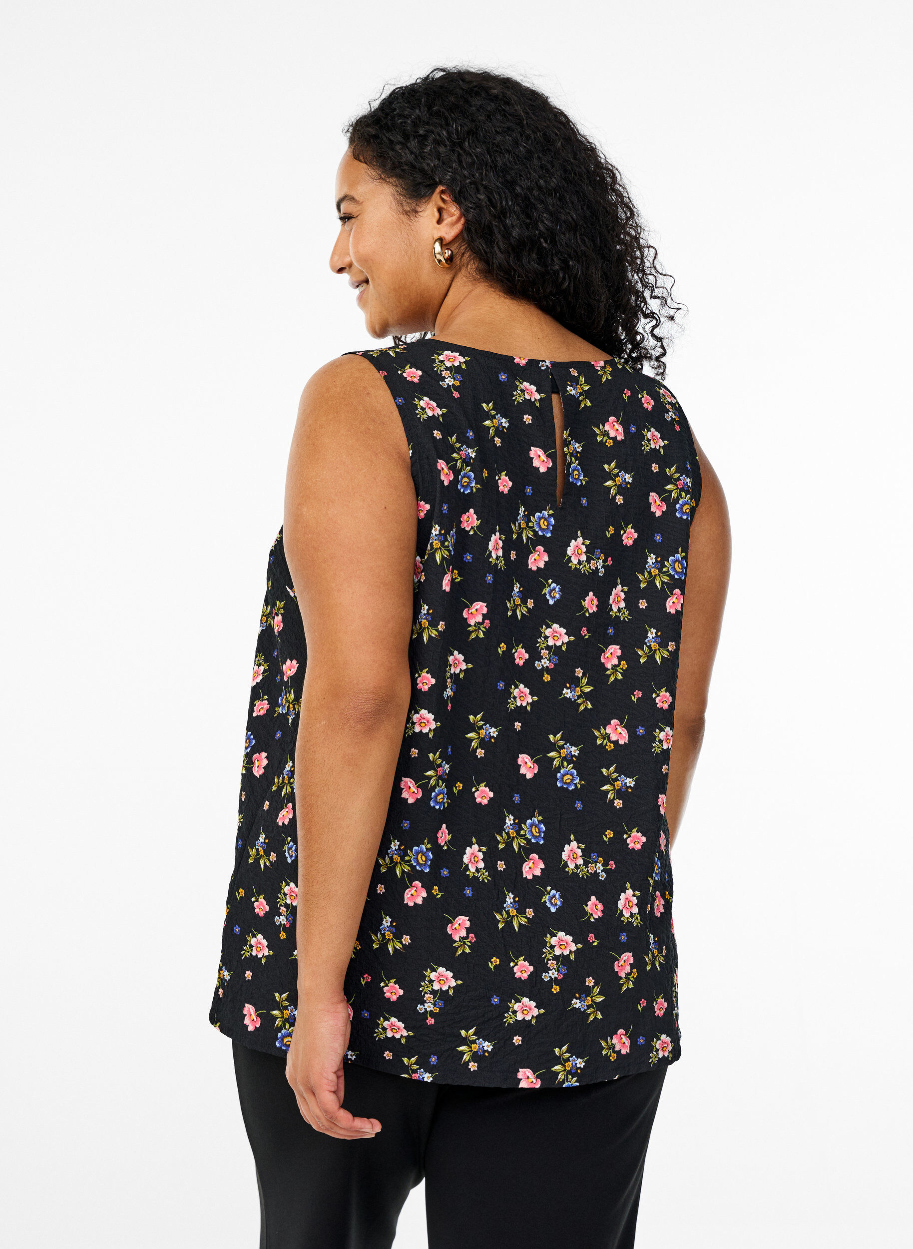 Zizzi FLASH &ndash; Ermel&oslash;s topp med tekstur, Svart, Model image number 2