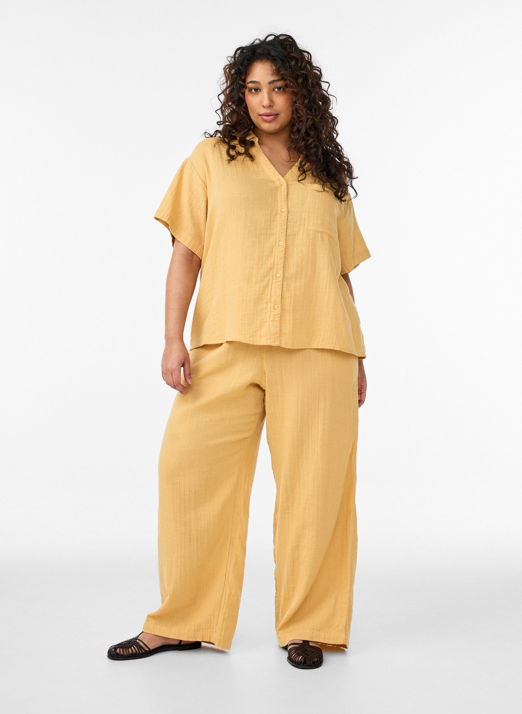 ZizziBluse i bomullsmusselin med korte ermer, Gul, Model image number 1