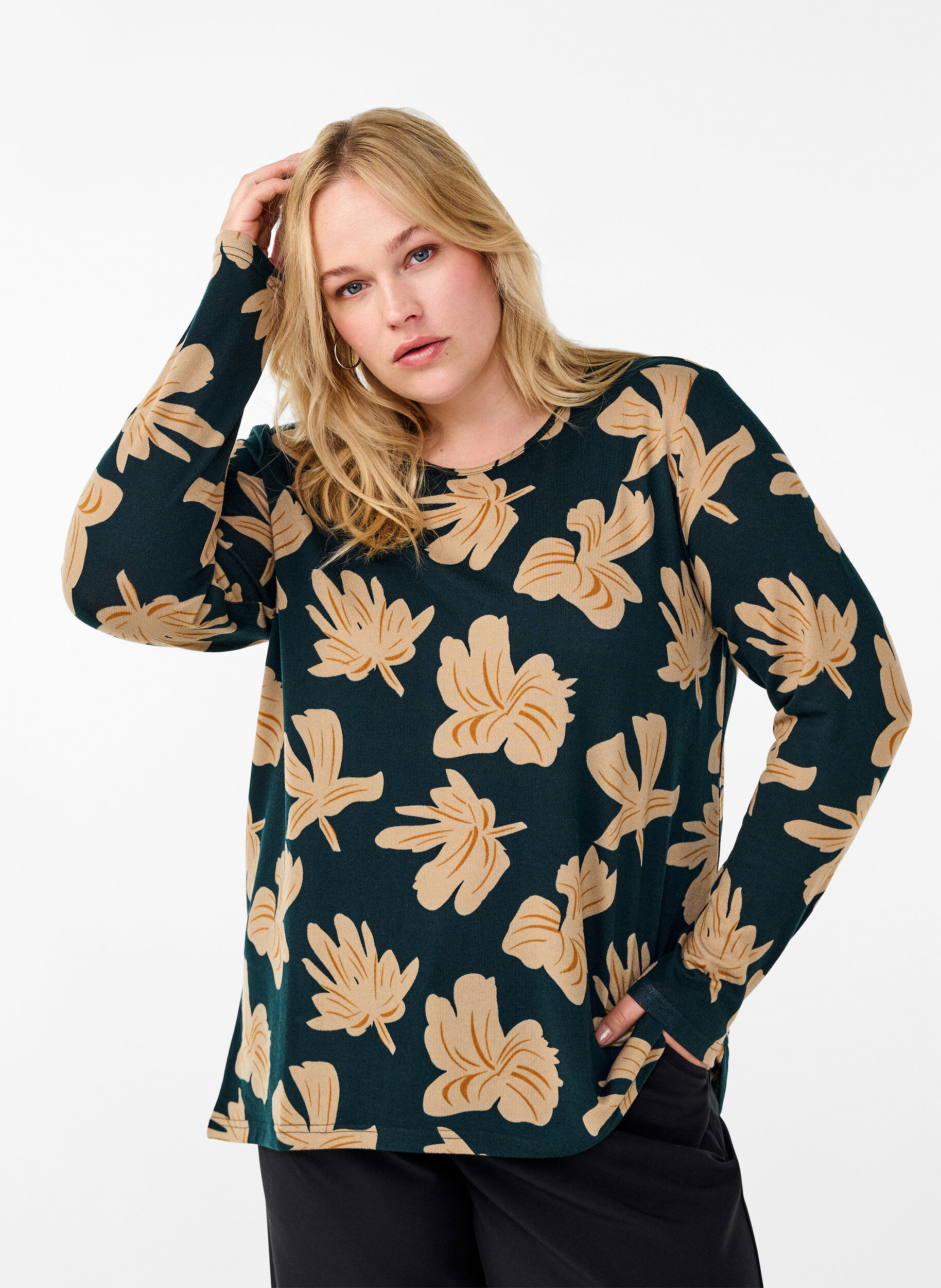 Zizzi Blomstret bluse med lange ermer, Gr&oslash;nn, Model image number 0