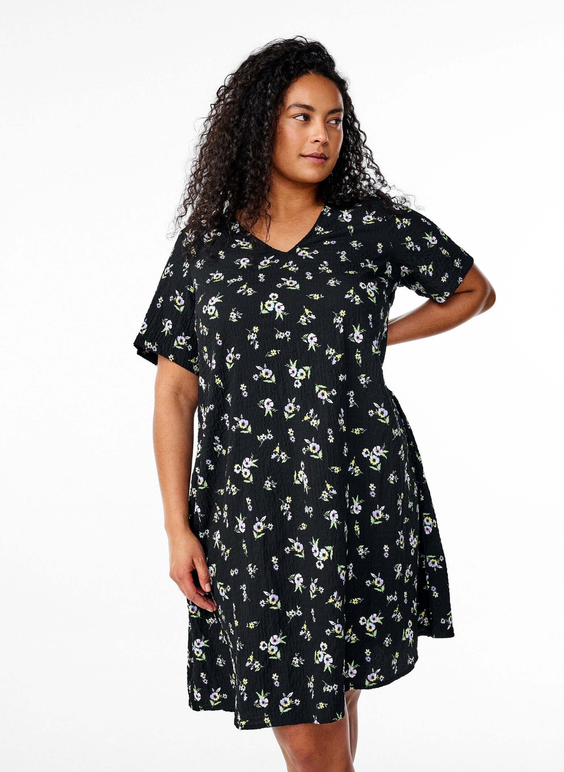 ZizziKortermet kjole med V-utringning, Svart, Model image number 0