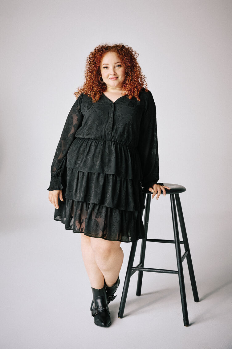 Kjole med volanger, , Model