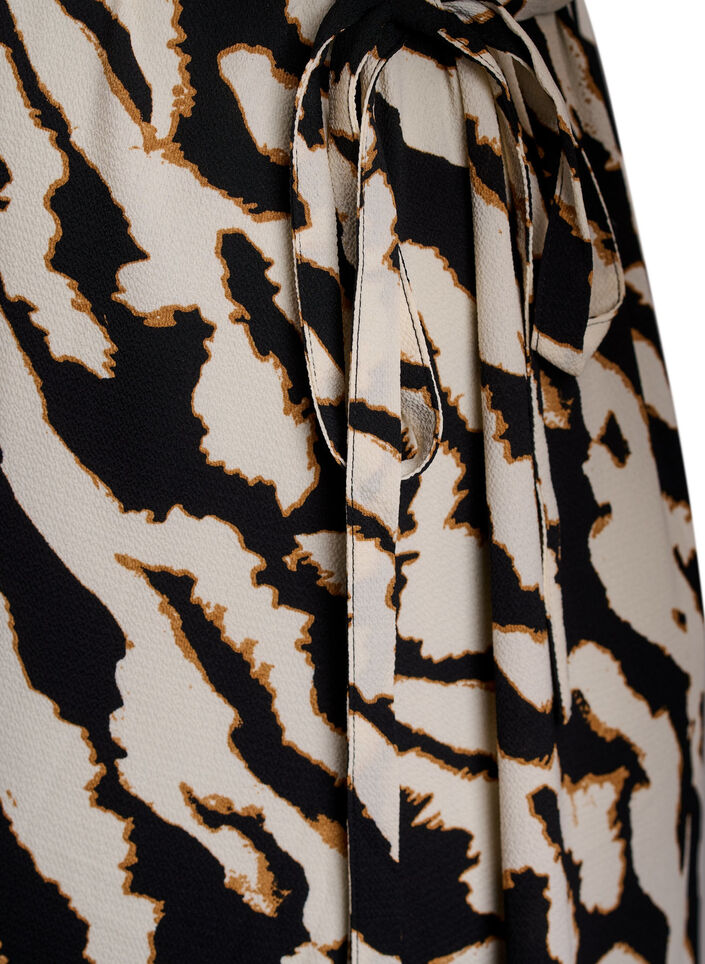 Ensfarget slå-om-kjole med korte ermer, Svart, Packshot image number 3