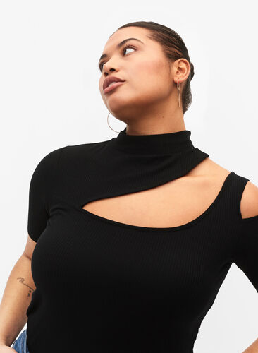 Kortermet bluse med utskåret parti, Black, Model image number 2