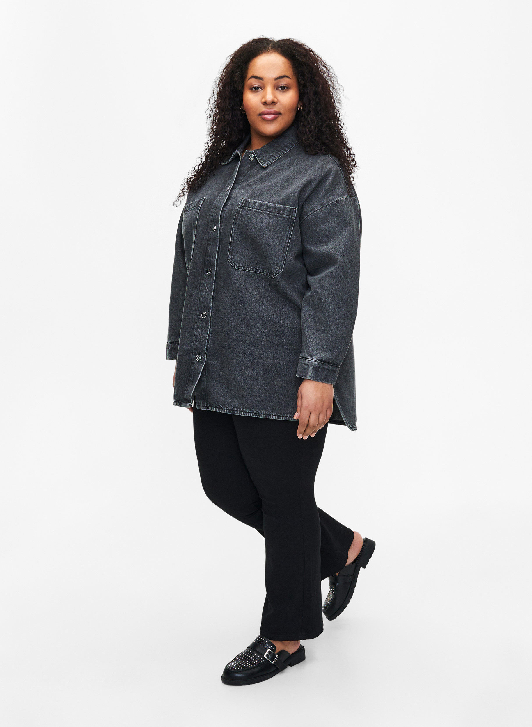 Zizzi L&oslash;stsittende denimjakke med knapper, Grey Denim, Model image number 2