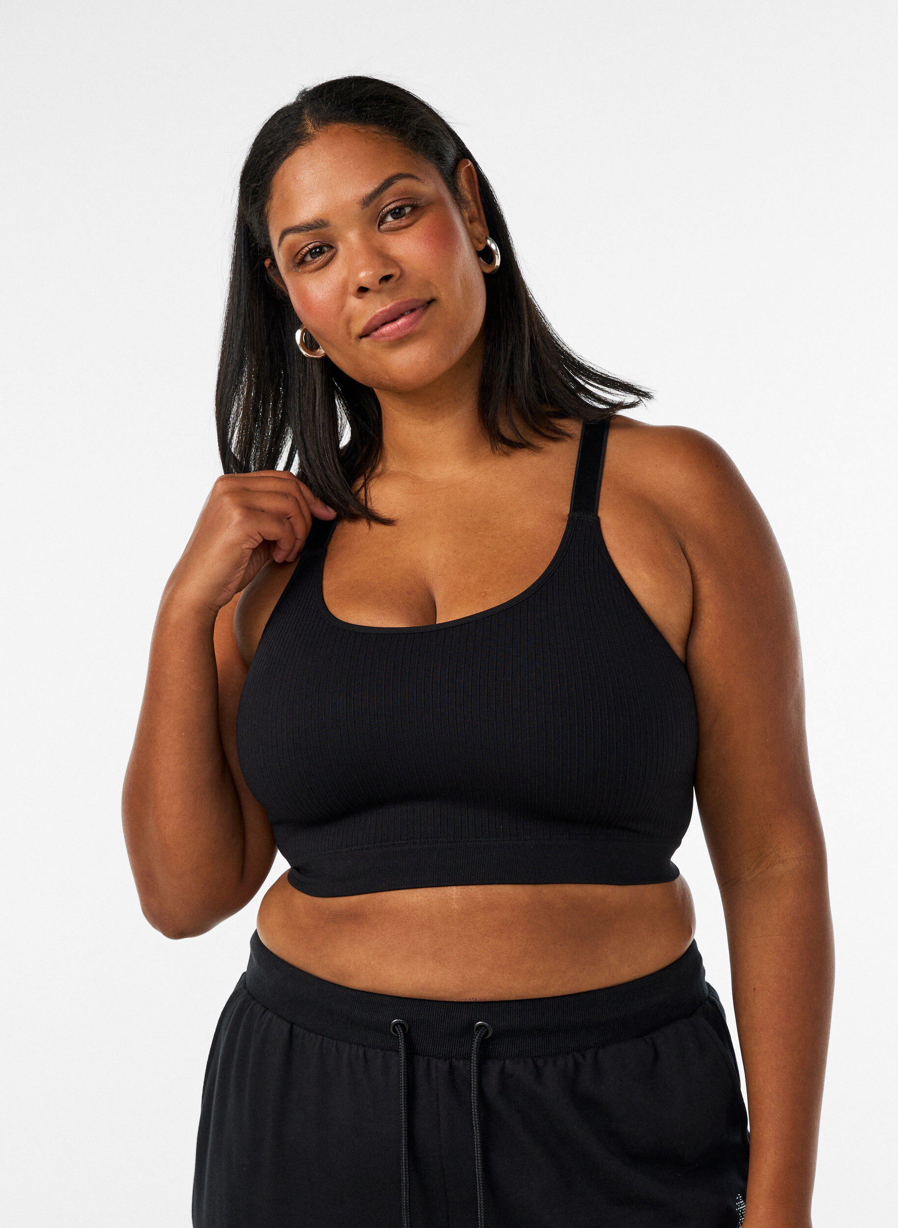S&oslash;ml&oslash;s ribbestrikket sports-BH, Svart, Model
