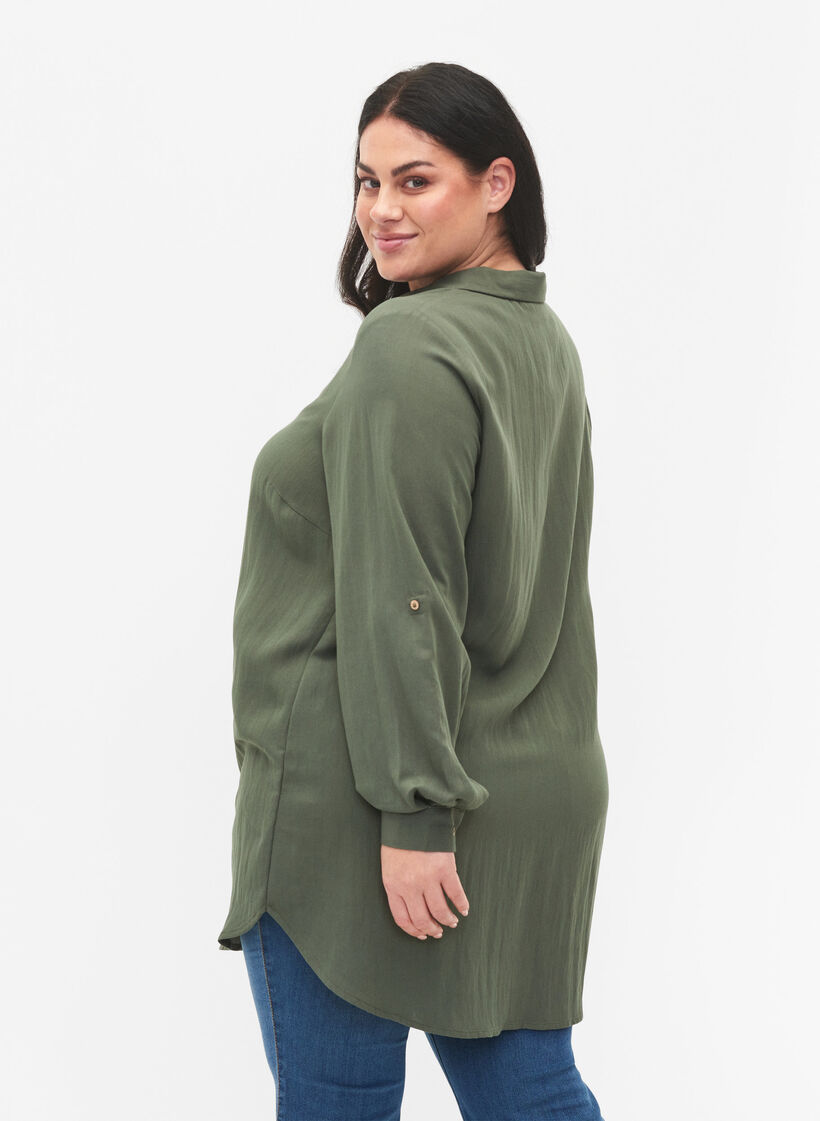 Lang ensfarget skjorte i viskose, Thyme, Model image number 1