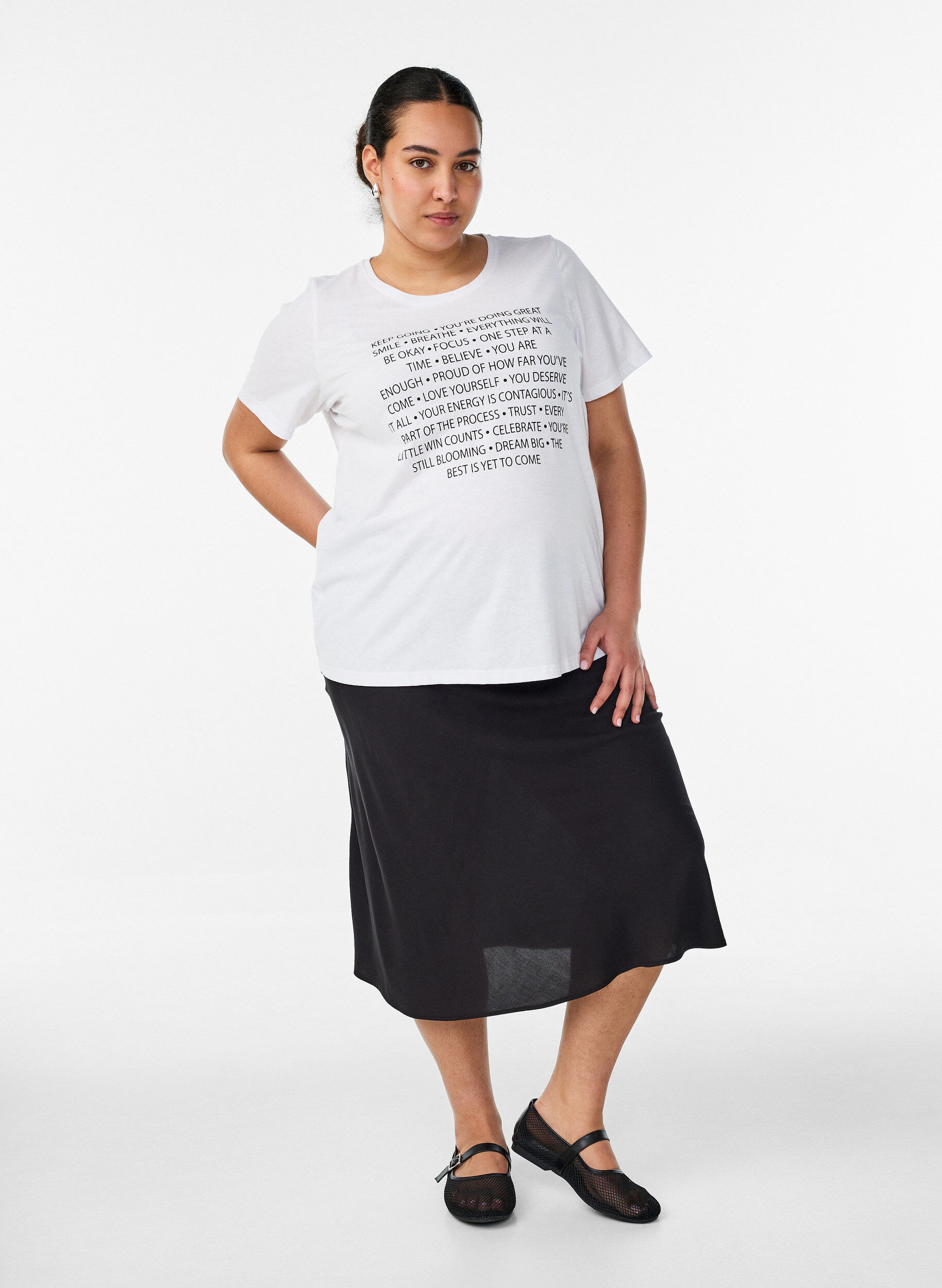 ZizziViskoseskj&oslash;rt med elastisk midje, Svart, Model image number 0