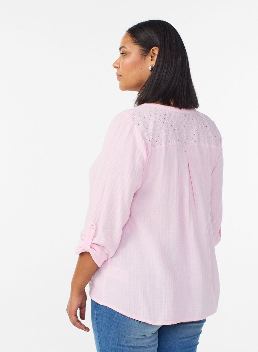Bluse i bomullsmuslin med broderie anglaise, Rosa, Model image number 2