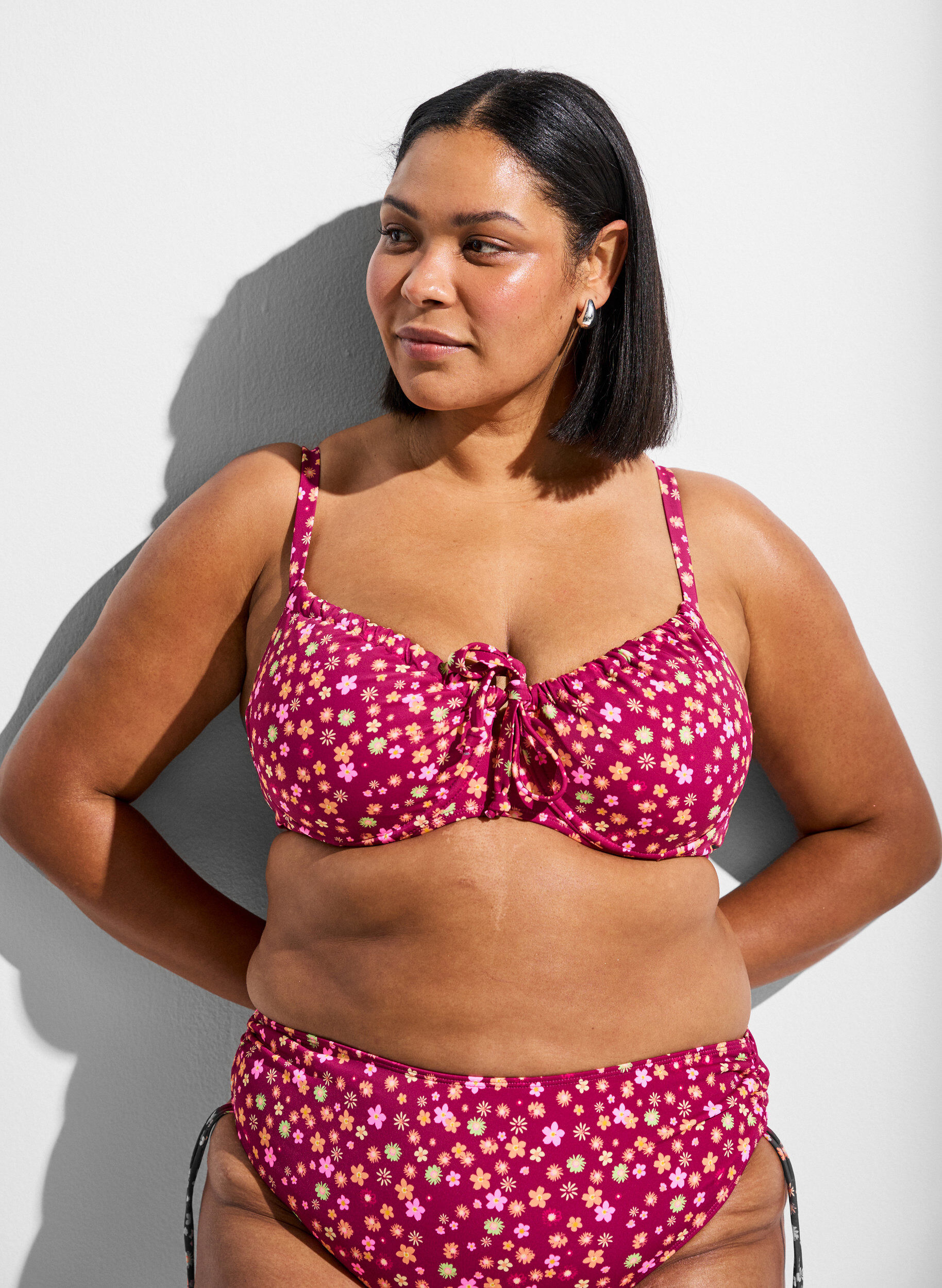 Zizzi Bikinioverdel med b&oslash;yle og knytestropper, R&oslash;d, Model image number 0