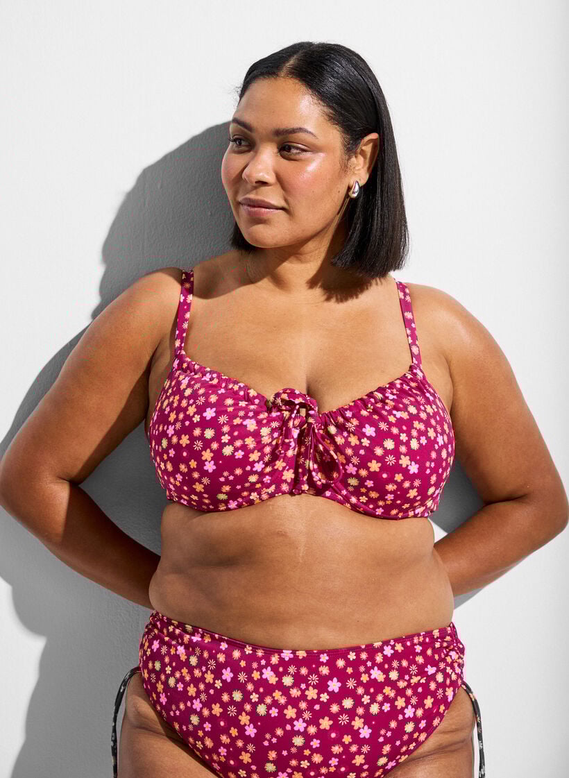 Bikinioverdel med b&oslash;yle og knytestropper, R&oslash;d, Model image number 0