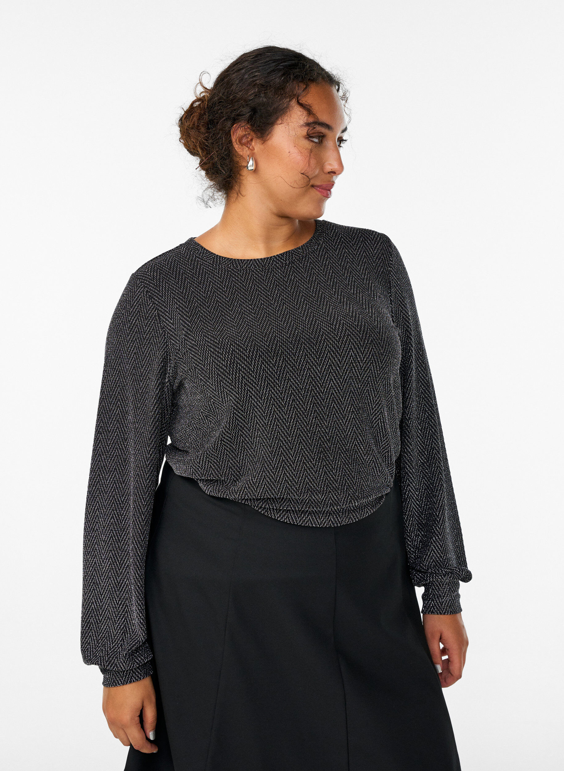 Bluse med fiskebensm&oslash;nster og glittertr&aring;d, Svart, Model