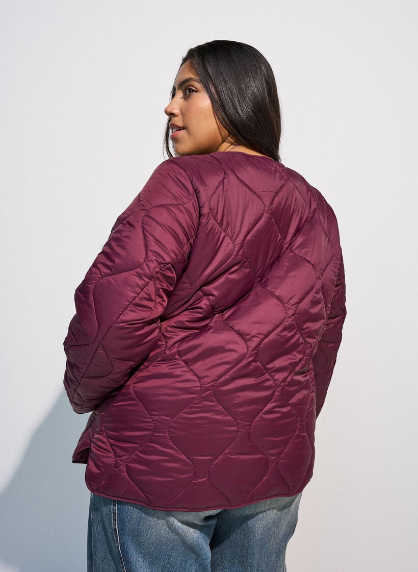 Quiltet jakke med trykknapper og rund hals, M&oslash;rk Bordeaux, Model image number 2